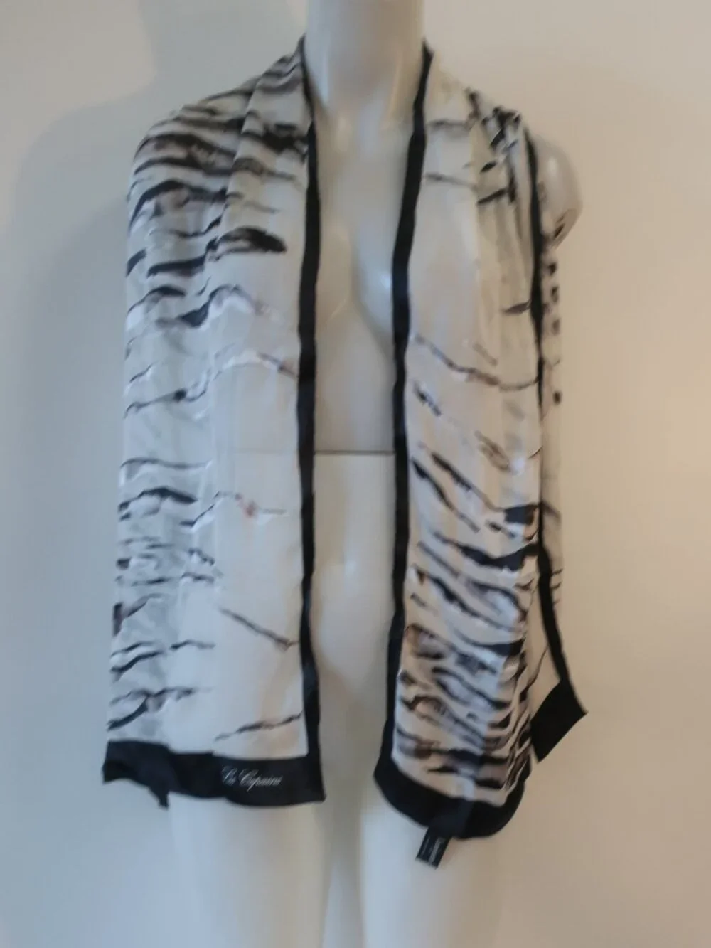 Womens Larioseta Como Les Copains White Black (Item- 159) Zebra Print Silk Scarf